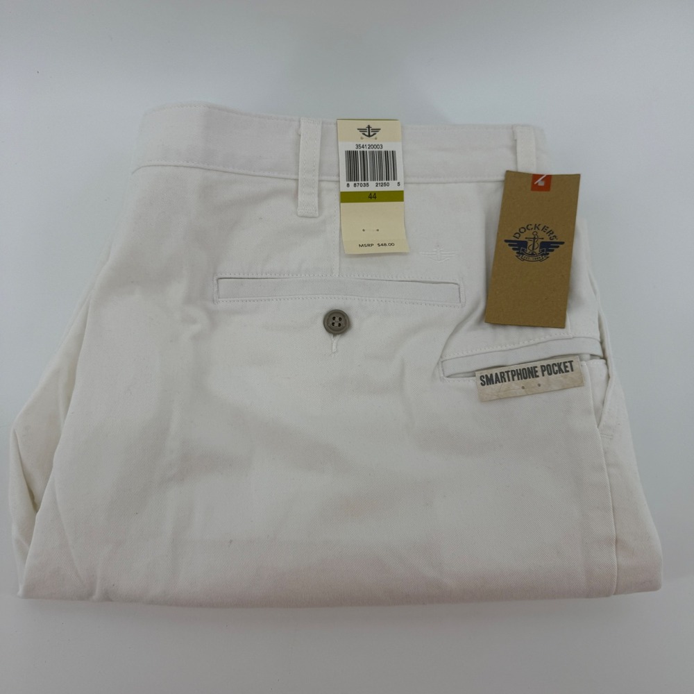 Dockers Mens D3 Classic Fit Shorts White Smartphone Pocket 44 354120003